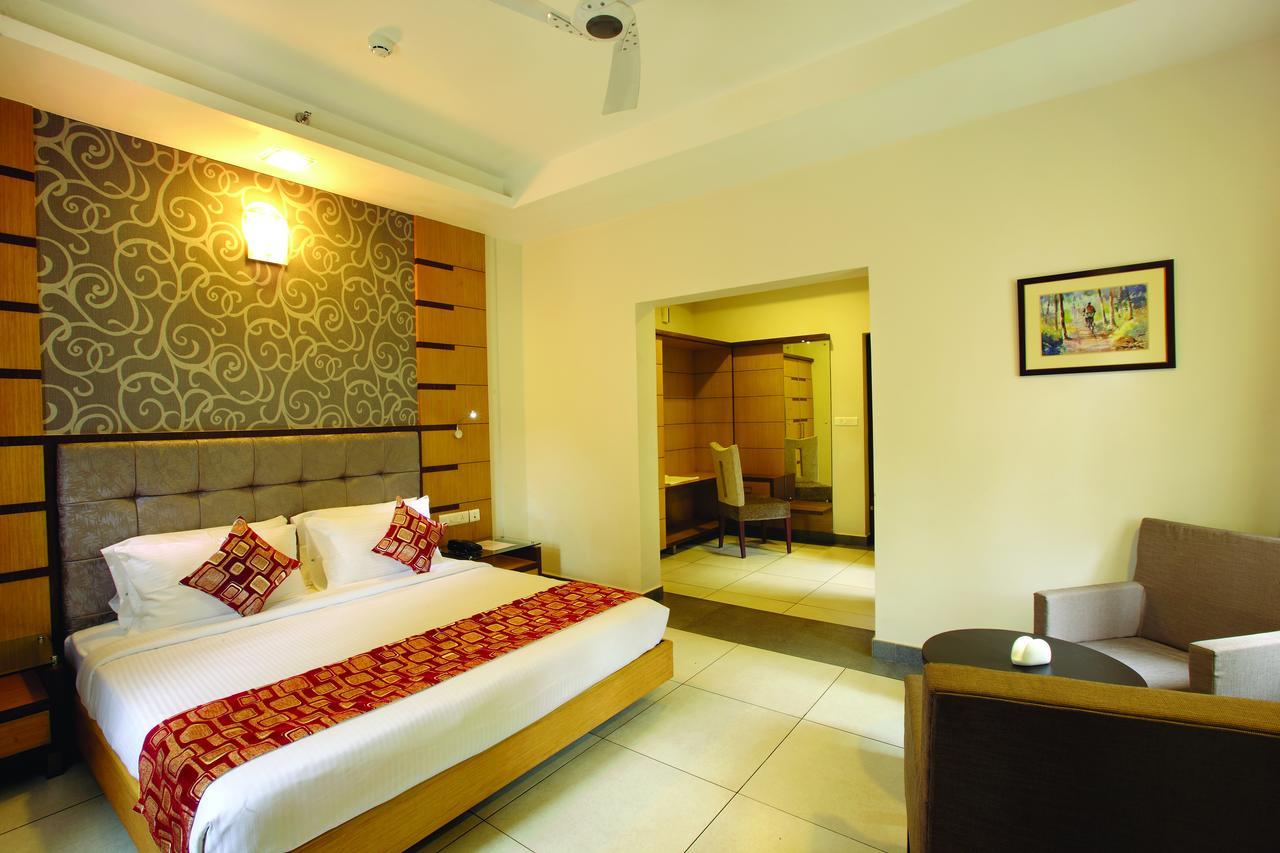 Hotel Aswathy Kodungallur Экстерьер фото