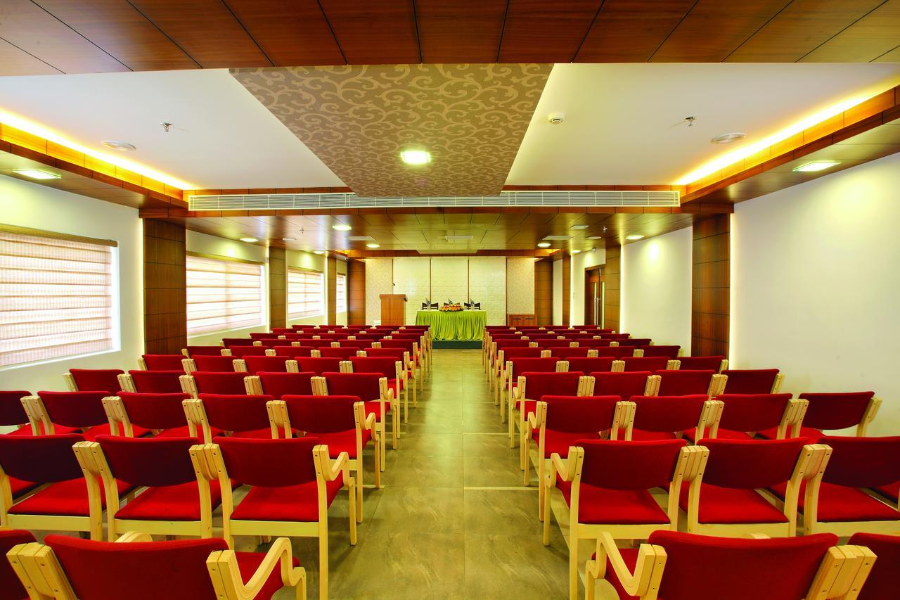 Hotel Aswathy Kodungallur Экстерьер фото