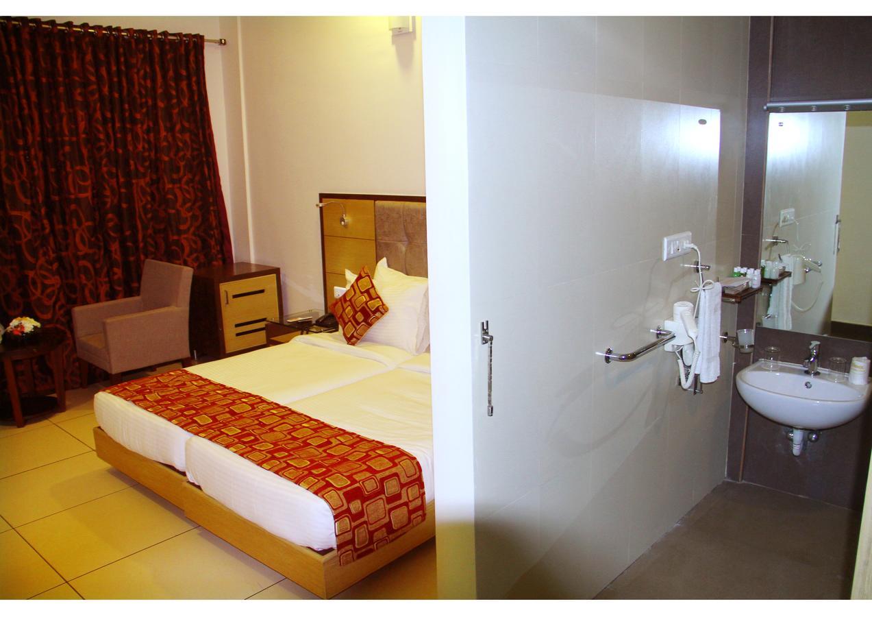 Hotel Aswathy Kodungallur Экстерьер фото